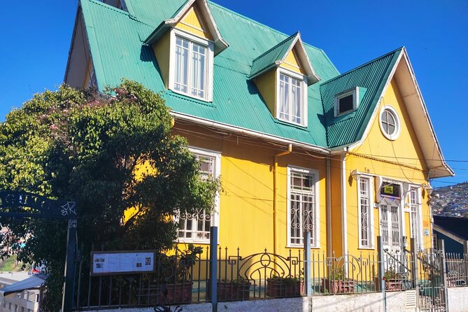 2 Hour Walking Tour in Valparaiso - Paseo Gálvez and the city’s street art