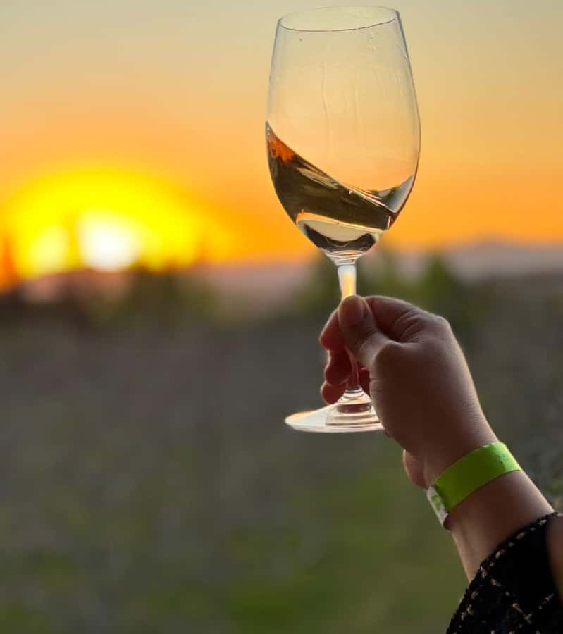 Alyan Family sunset winery - Dinner indoors and a second round of wine