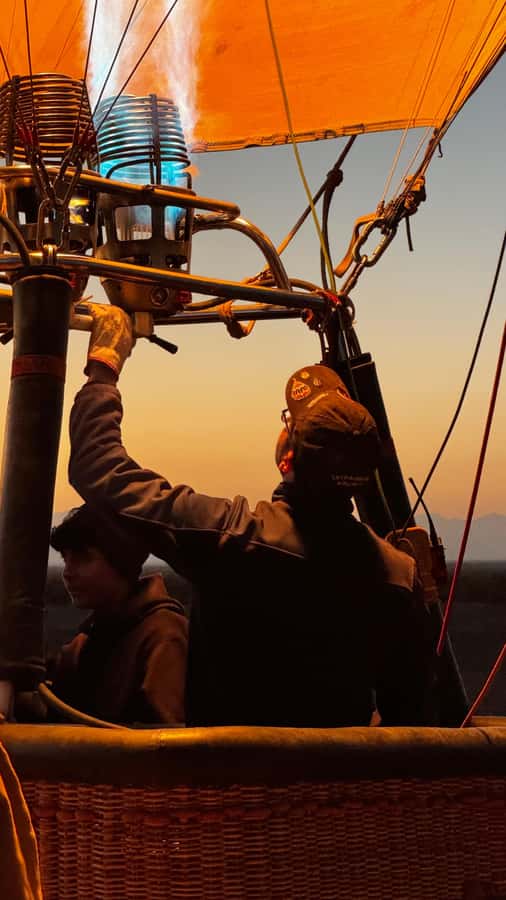 Atacama: San Pedro de Atacama Sunrise Hot Air Balloon Ride - The guide adds meaning to the view