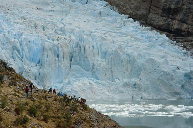 Balmaceda and Serrano Glaciers Sightseeing Cruise from Puerto Natales - What a large boat means for your day