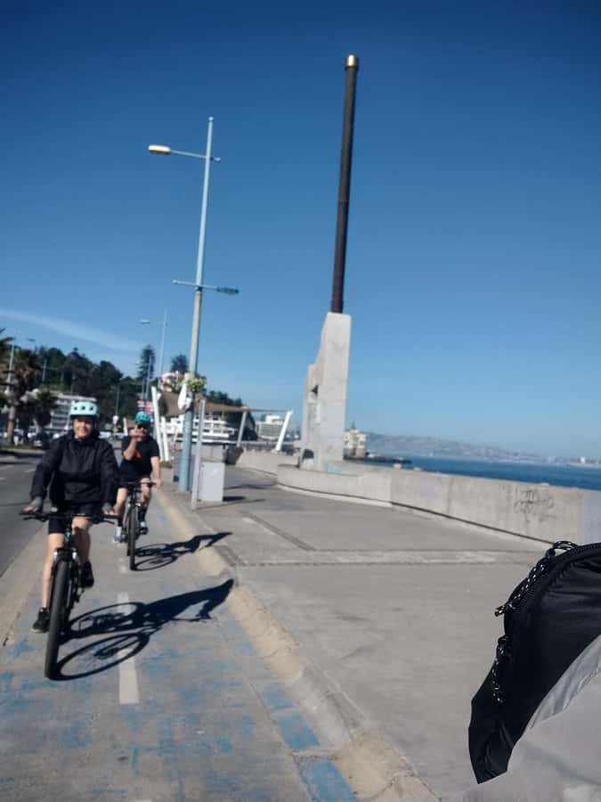 Bike ride along the coast of Viña del Mar or Valparaíso, you choose! - Why this ride works better than renting a bicycle alone