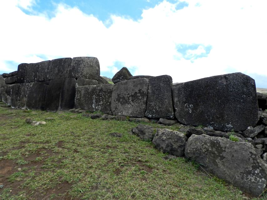 Birdman Cult and Caves - Puna Pau and the red scoria topknots