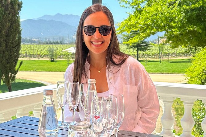 Casablanca world class wines, 4 vineyards & Tanino lunch stop - Viñamar: sparkling wine and a polished setting