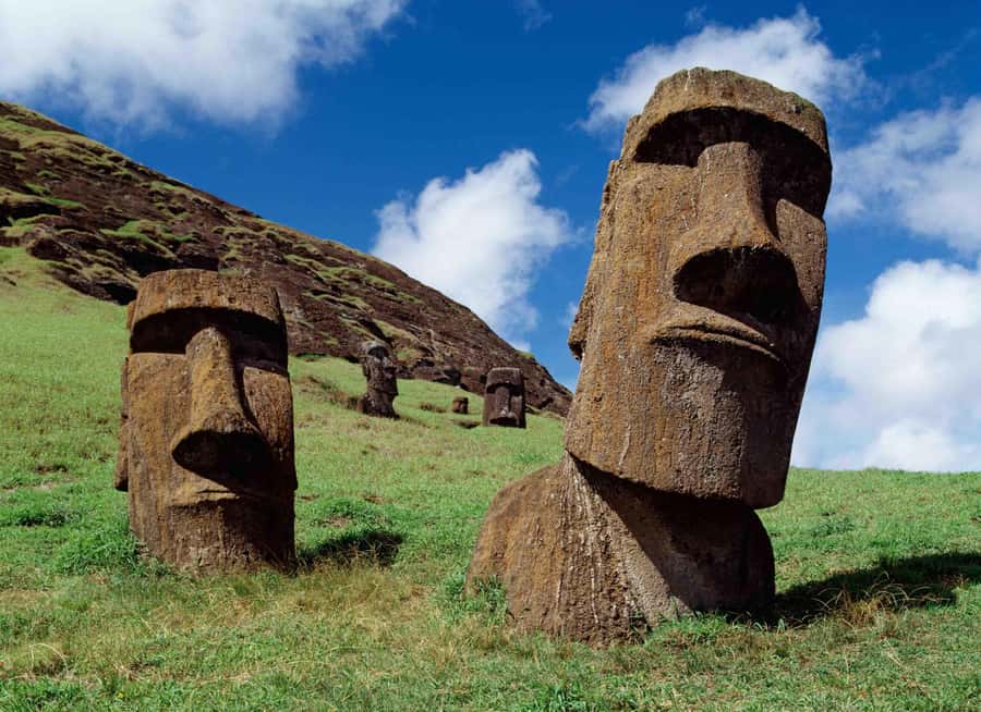 Easter Island: 2 Full Days Private Tour - Day one: moai along the south coast