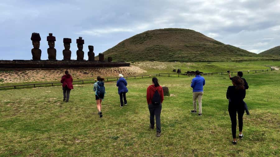 Easter Island: Full-Day Tour to Anakena - Why this eight-hour route works well