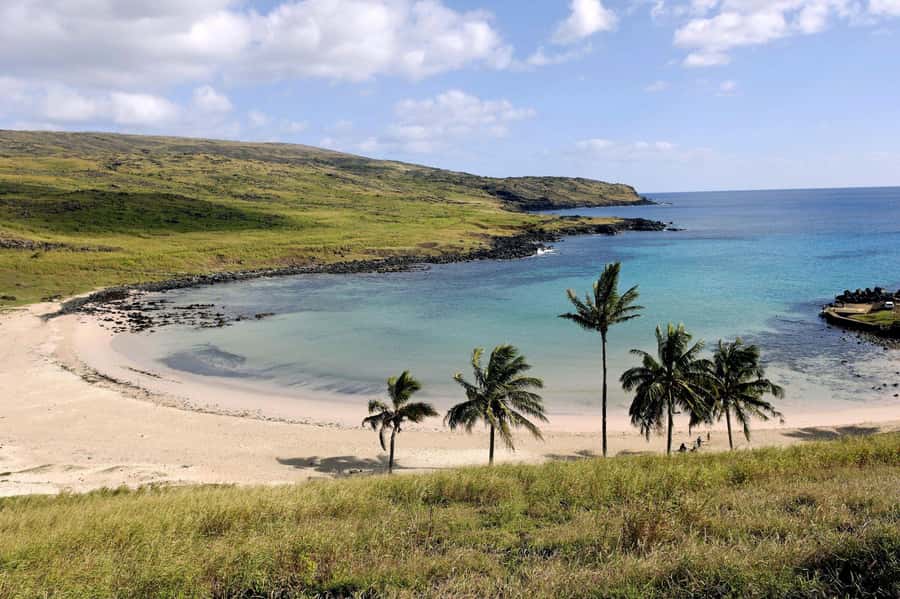Easter Island: Private Full Day History Of The Moai - Akahanga shows Moai away from the postcard view