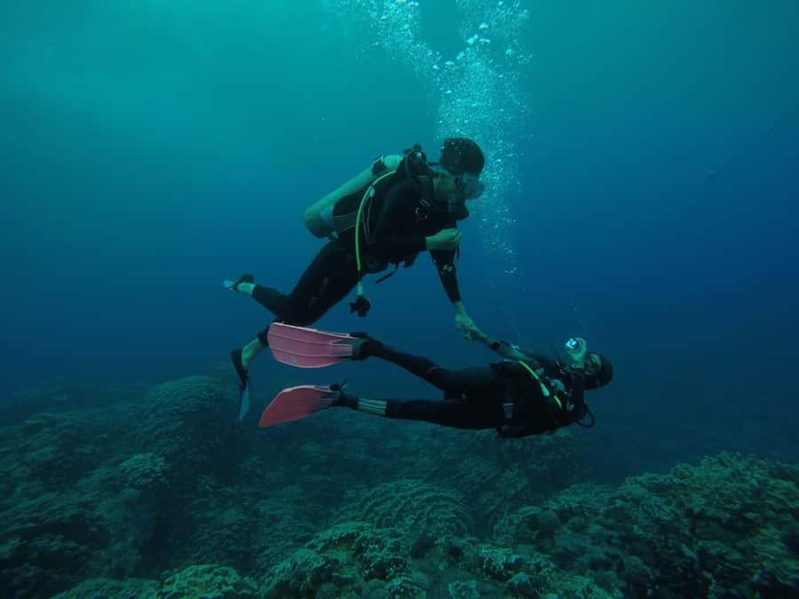 Easter Island: Tropical Diving - Starting at Hanga Piko with a safety briefing
