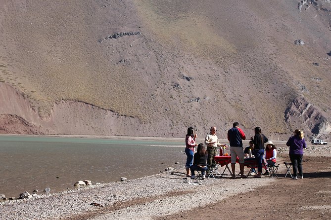 Embalse el Yeso and Termas del Plomo in semi-private 4x4 - The guides and the feel of a private day
