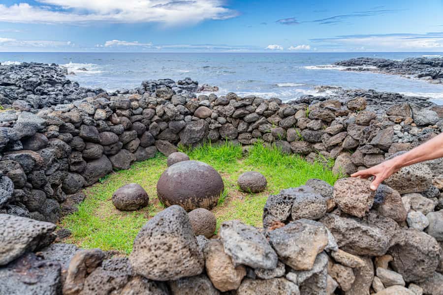 From Hanga Roa: Easter Island Highlights 2-Day Tour - Vinapu and Puna Pau: stonework and red crowns