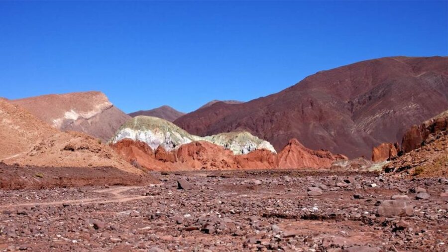 From San Pedro de Atacama: Rainbow Valley Tour - Breakfast with the desert around you