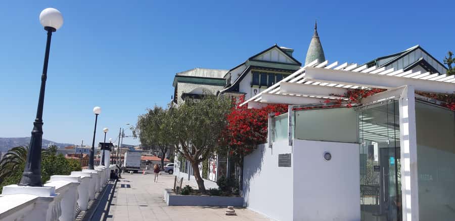 From Santiago: Isla Negra, Pablo Neruda Museum & Winery Tour - Practical details for a smoother day