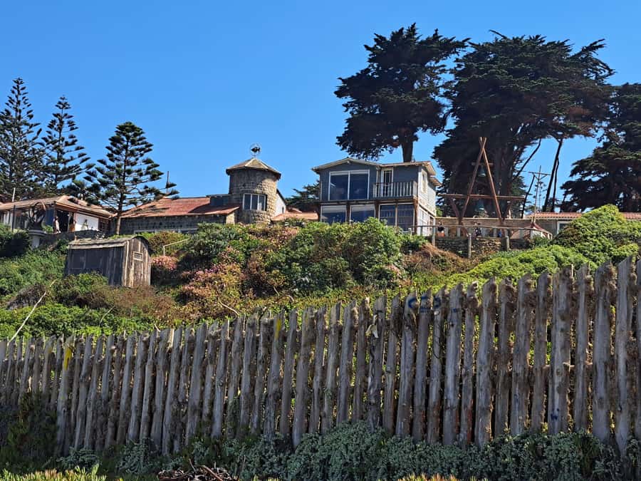 From Santiago: Isla Negra, Pablo Neruda Museum & Winery Tour - A family winery in the Maipo Valley