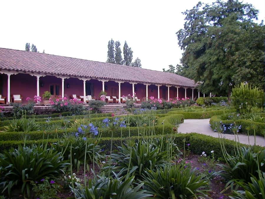 From Santiago: Maipo Valley Wine Tour - How the winery visits shape the day