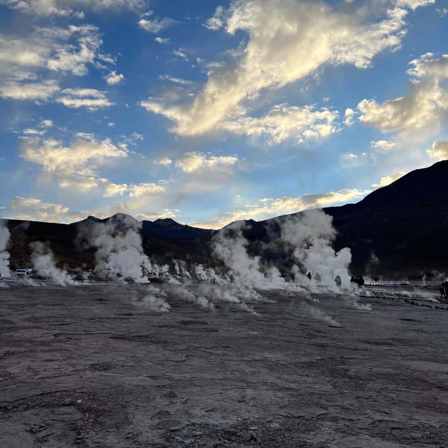 Geysers del Tatio: Sunrise and breakfast in Atacama - Breakfast in the cold mountain air