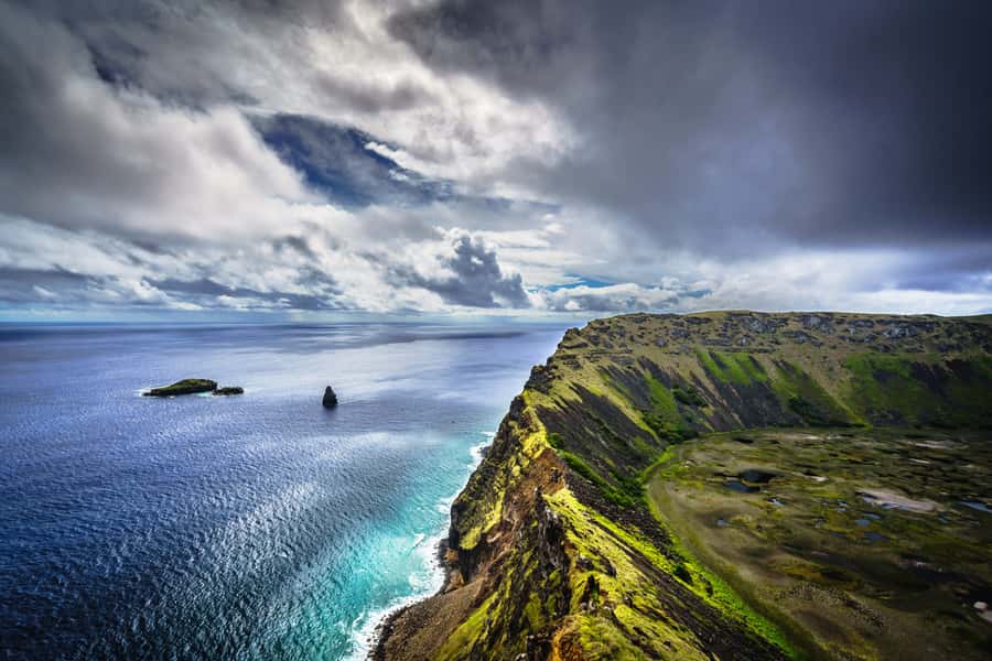 Orongo: The mythical city of kings - Orongo: mythology, petroglyphs, and open ocean views