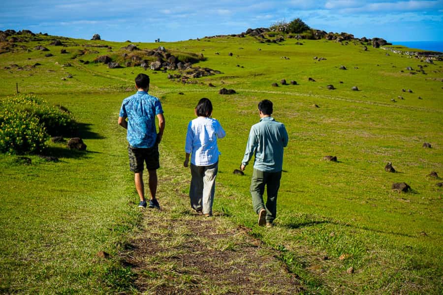 Orongo: The mythical city of kings - Ahu Vinapu: a useful change of pace