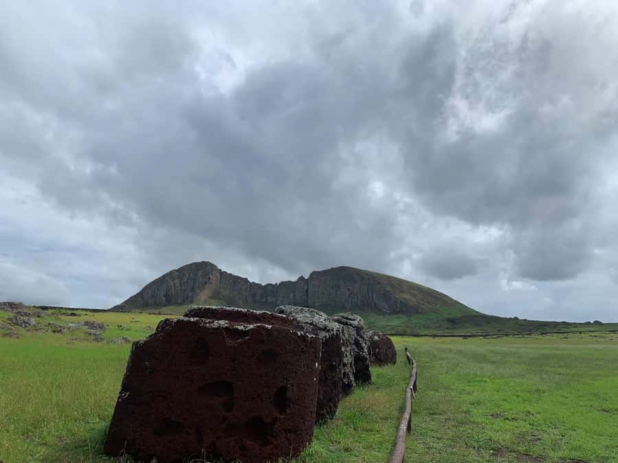 Private tour: where the history of the Moai was born - Vaihu and Akahanga, where toppled Moai tell a harder story