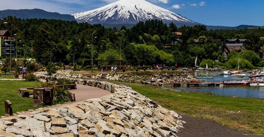 Pucón and Villarrica: Guided Tour with Hotel Pickup - La Poza and the main square