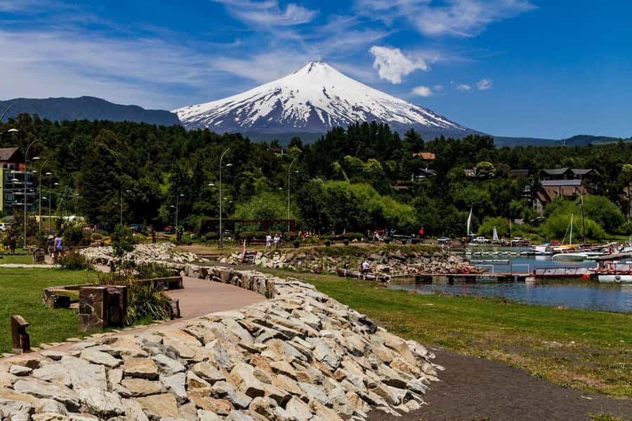 Pucón and Villarrica: Guided Tour with Hotel Pickup - Villarrica waterfront and museum
