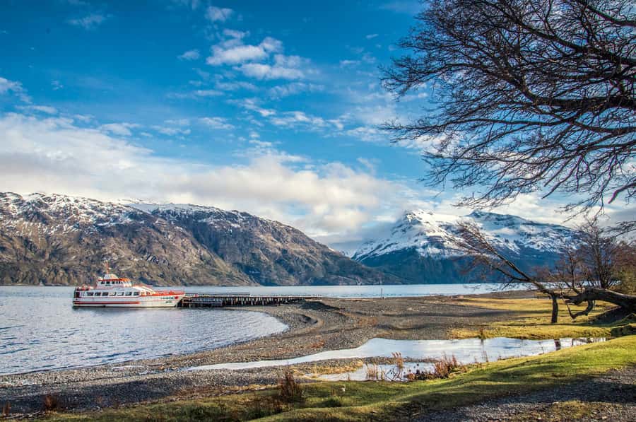 Puero Natales: Glacier Tour with Lunch & Whiskey Aperitif - Walking to Serrano Glacier in the national park