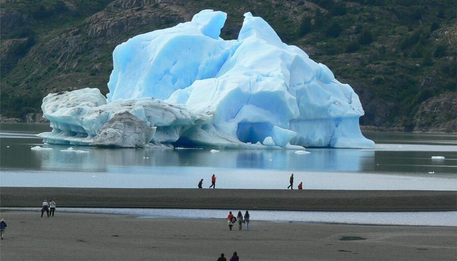 Puerto Natales: Tour Package (Full Day + Base Torres + Grey) - Day one: lakes, waterfalls, and Milodón Cave