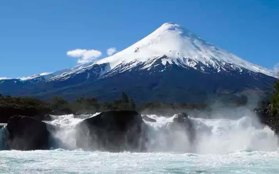 Puerto Varas: Osorno Volcano Day Trip by Air-conditioned Van - From Puerto Varas to the slopes of Osorno