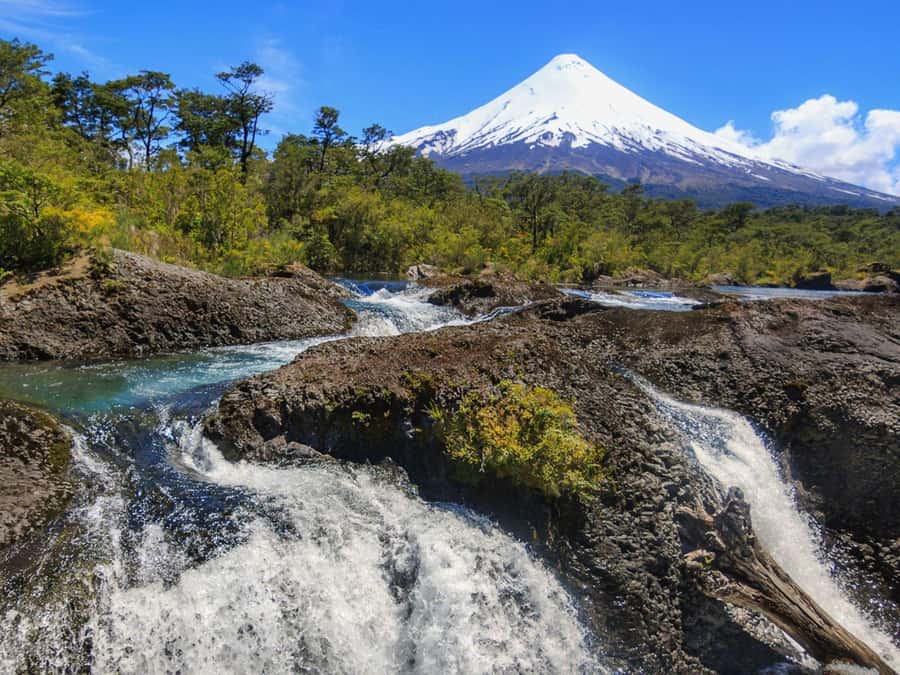 Puerto Varas: Osorno Volcano Day Trip by Air-conditioned Van - Choosing between the Spring and Glacier Stations