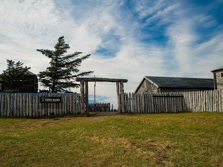 Punta Arenas: Fort Bulnes Historical Tour - Hito de la Mitad de Chile: a strange and useful photo stop