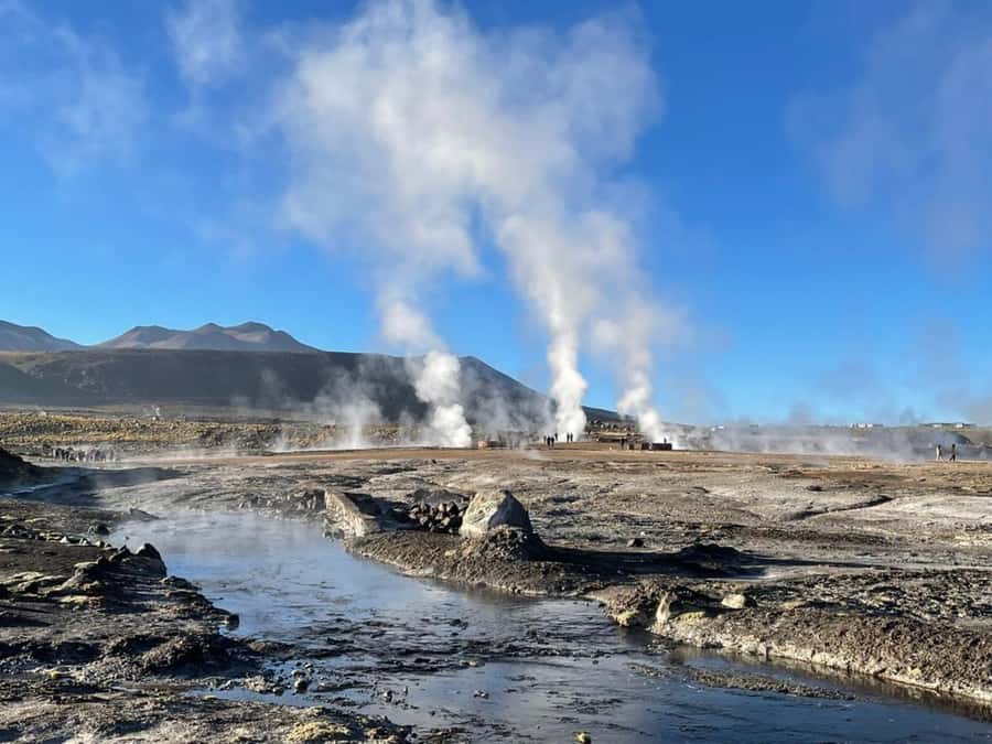 San Pedro de Atacama: Saver Pack Tatio Geysers + Moon Valley - Breakfast beside the geyser field