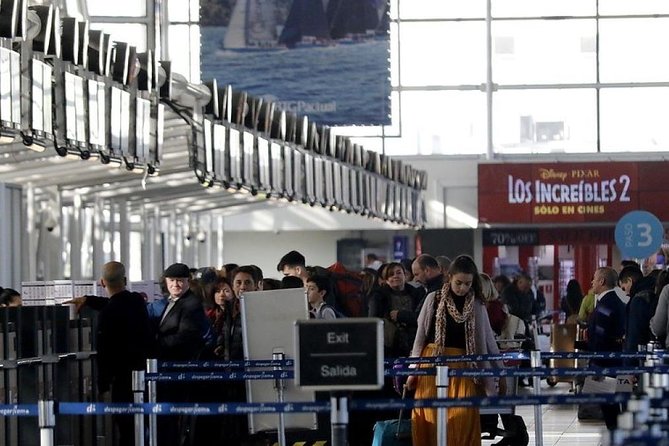 Santiago Airport Private Arrival Transfer - Meeting your driver after customs