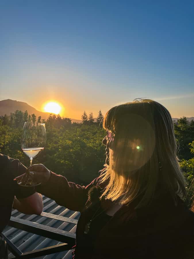 Santiago: Alyan Winery Sunset with Wine Tastings and Dinner - Sunset, photos, and the evening light