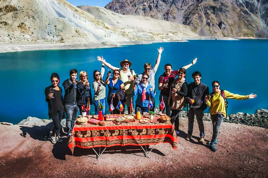 Santiago: Cajon del Maipo/Embalse del Yeso Tour with Picnic - Wine, local food, and a lively finish