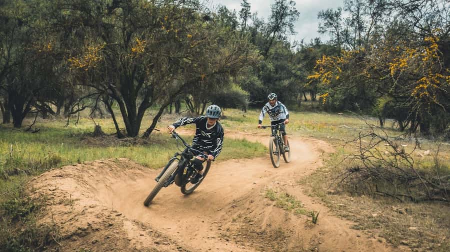Santiago: E- Mountain Bike Rental to ride in a bike park - Key points to know before you book
