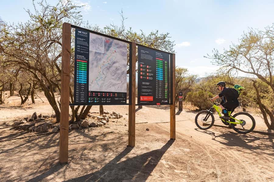Santiago: E- Mountain Bike Rental to ride in a bike park - Riding the one-way-up, many-ways-down trail system