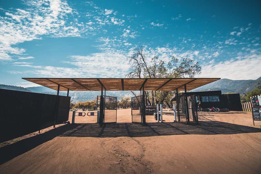 Santiago: E- Mountain Bike Rental to ride in a bike park - The real value of a $100 rental