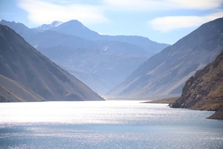 Santiago: Full day Embalse del Yeso, Casa de Chocolate, picnic & Hot Springs - From Santiago streets to Cajón del Maipo peaks