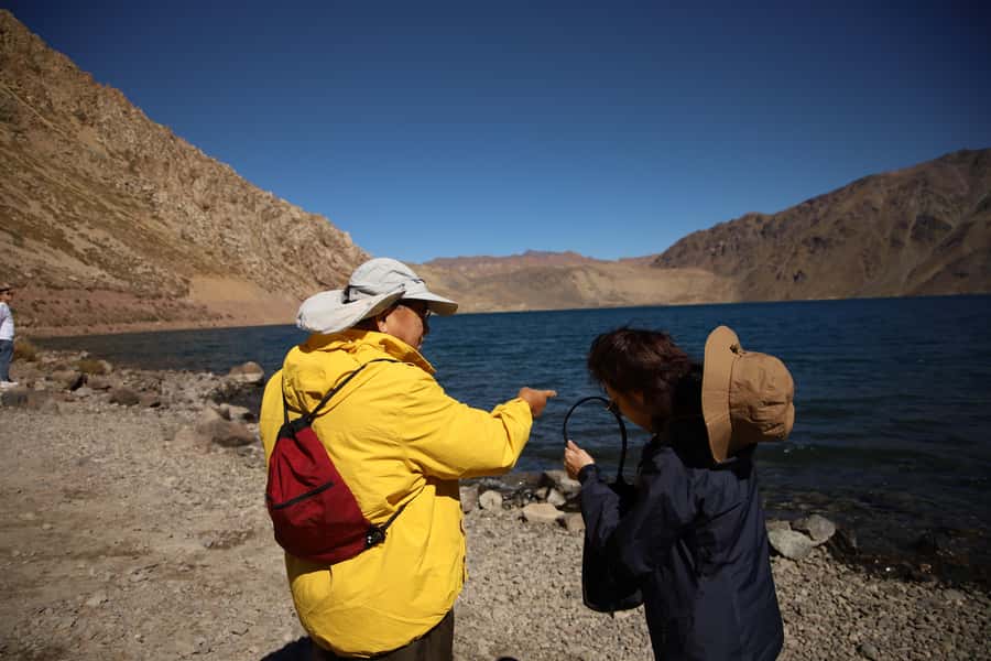 Santiago: Full day Embalse del Yeso, Casa de Chocolate, picnic & Hot Springs - Embalse del Yeso and the wide mountain views