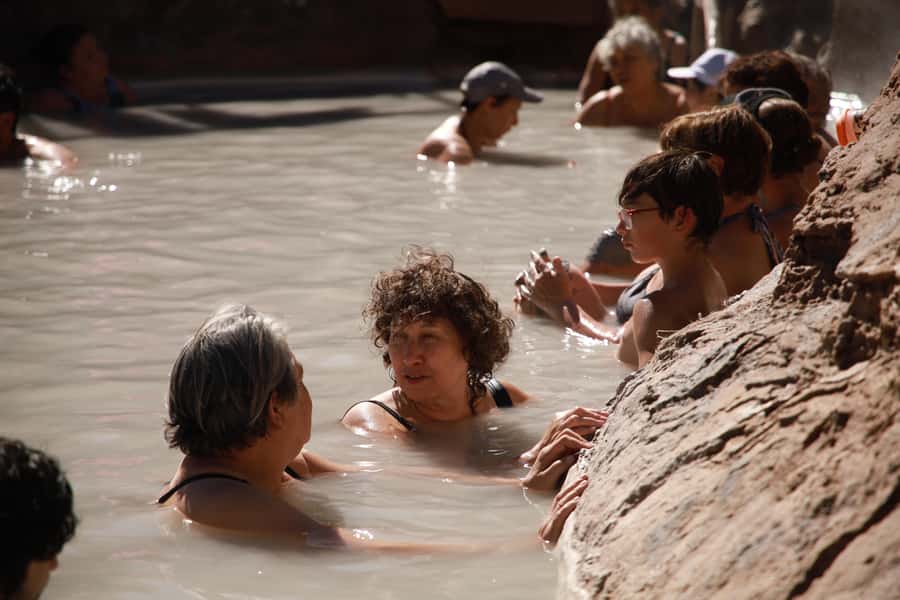 Santiago: Full day Embalse del Yeso, Casa de Chocolate, picnic & Hot Springs - A warm soak at Termas de Colina