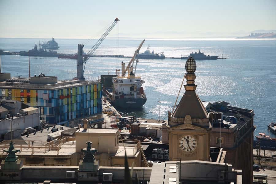 Santiago: Full day excursion in Viña del Mar and Valparaíso - Guides, languages, and the group experience