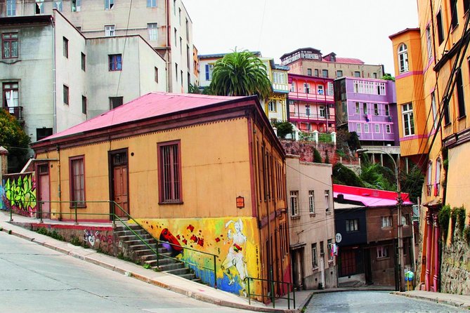 Santiago: Full day tour to Valparaiso and Viña del Mar city - Lunch and beach time at Reñaca