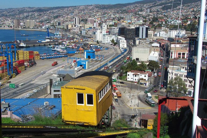Santiago: Full day tour to Valparaiso and Viña del Mar city - Through the Curacaví and Casablanca valleys