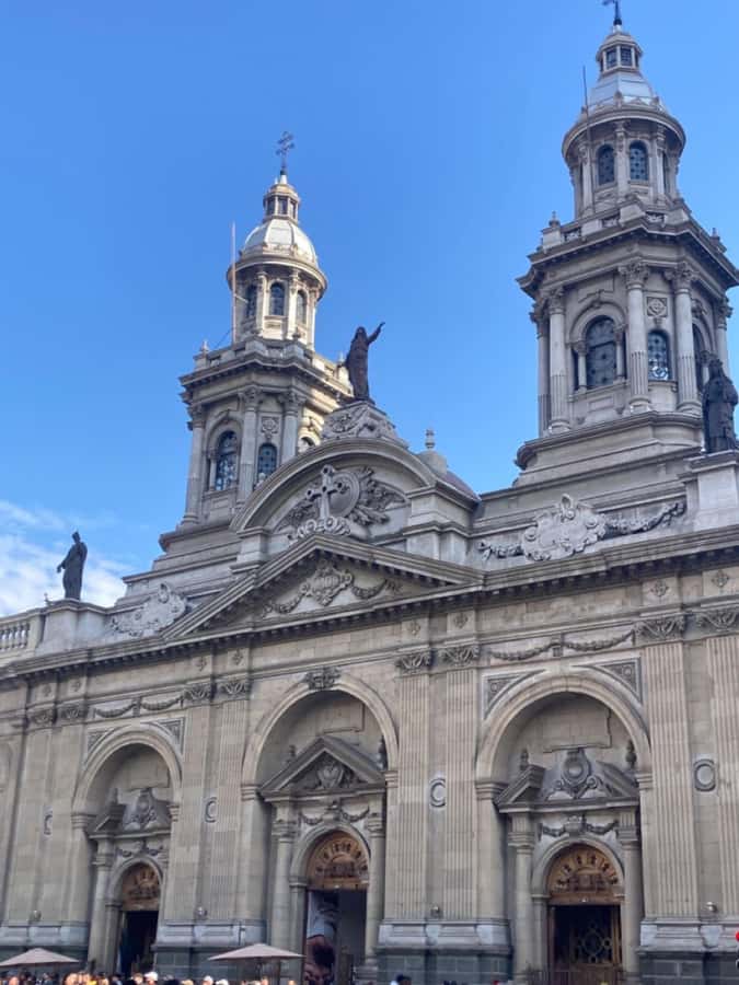Santiago: Guided City Tour through the historic center of Santiago - Streets with character: Calle Nueva York and Calle Colorida