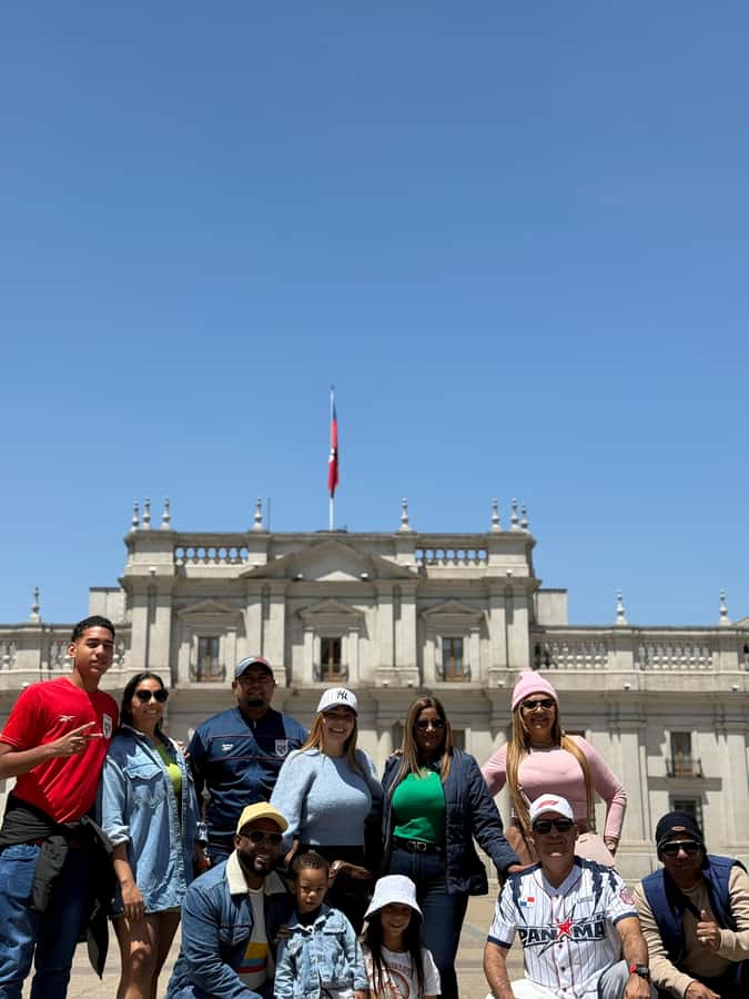 Santiago: Guided City Tour through the historic center of Santiago - Plaza de Armas, the heart of old Santiago