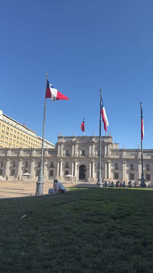 Santiago: Guided City Tour through the historic center of Santiago - What the guides add to the experience