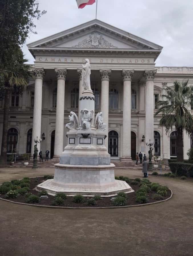 Santiago: Guided City Tour through the historic center of Santiago - The Bolsa de Comercio and Santiago’s public face