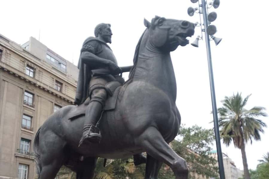 Santiago: Guided Walking Tour of the Historical Old Town - The Ex Congress and the walk toward Plaza de Armas