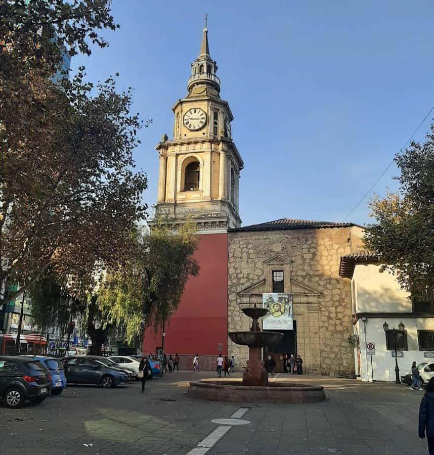 Santiago: Guided Walking Tour through the Historic Center - Santa Lucia Hill and the Yellow-and-Green Fountain