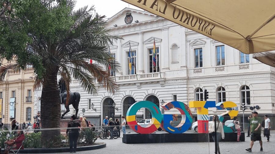 Santiago: Highlights Private City Tour - La Moneda explains Chile’s modern political story