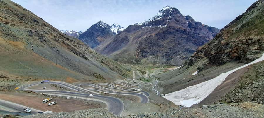 Santiago: Inca Lagoon Tour with Local Vineyard and Tasting - Portillo Ski Center and the lunch break