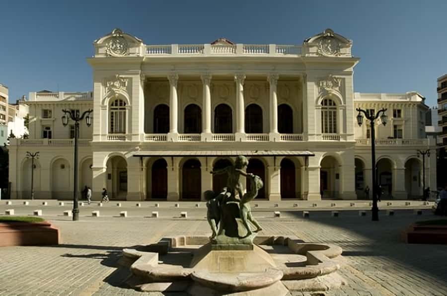 Santiago : Must-See Sites Walking Tour With A Guide - Starting at La Moneda and Santiago’s civic center